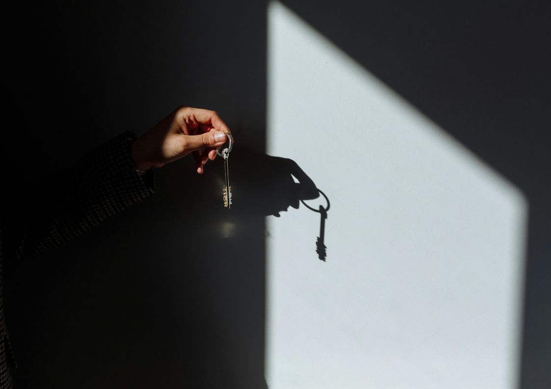 Close-up of a person holding house keys, symbolizing a new property purchase in Spain.